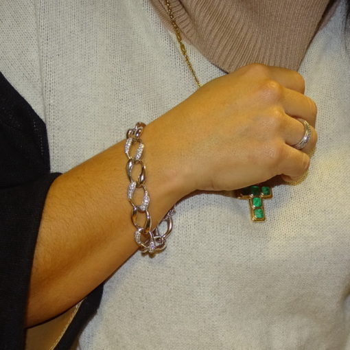 Pulsera de oro blanco de 18k de eslabones de 2.00cm de anchos por 1.40cm de altos y circonitas. - Imagen 2