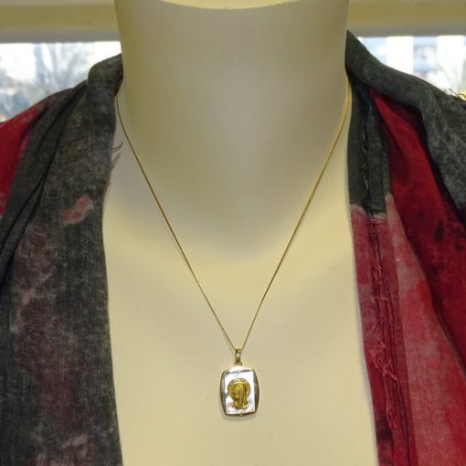 Medalla de oro de 18k y nácar con la Virgen niña y diamantes. - Imagen 2