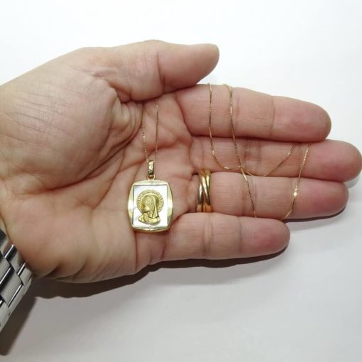 Medalla de oro de 18k y nácar con la Virgen niña y diamantes. - Imagen 3