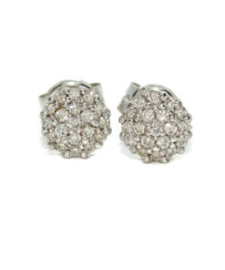 Preciosos y vistosos pendientes de 0.36cts de diamantes talla brillante montados en oro blanco de 18k con cierre presión y 7mm de diámetro.