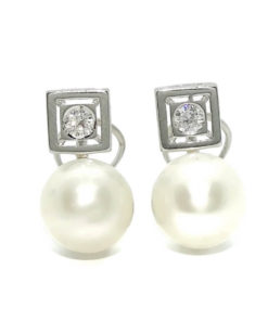Pendientes tu y yo para mujer de oro blanco de 18k con 0.22cts de diamantes y perla cultivada.