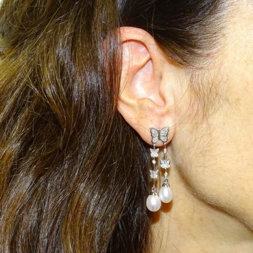 Preciosos pendientes para mujer con perlas cultivadas tipo pera y diamantes en oro blanco de 18k. - Imagen 2