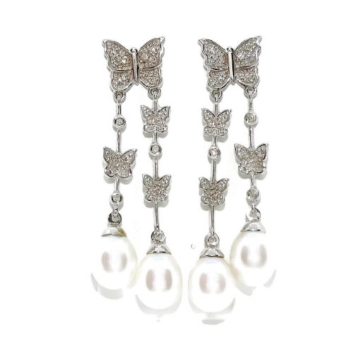 Preciosos pendientes para mujer con perlas cultivadas tipo pera y diamantes en oro blanco de 18k.