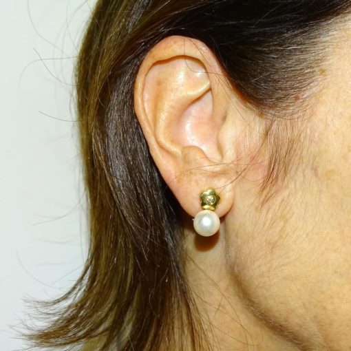 Pendientes tu y yo para mujer de oro amarillo de 18k con 0.10cts de diamantes y perla cultivada tipo de 9.00 mm. - Imagen 2