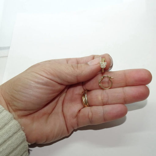Bonitos y originales pendientes tipo aro de oro de 18k para niña con mariposa y circonitas. - Imagen 9