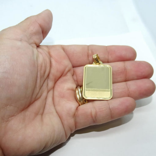 Placa de oro amarillo mate y brillo con grabado de grecas todo oro de 18k para hombre o mujer - Imagen 2