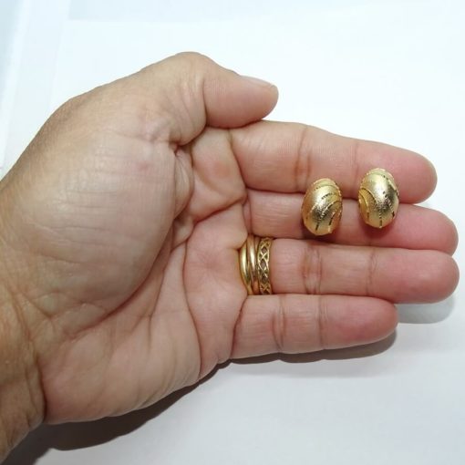 Espectaculares pendientes de oro amarillo de 18K brillo y mate con cierre omega - Imagen 3