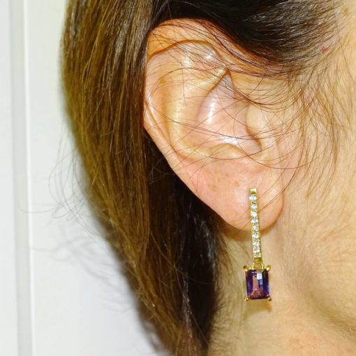 Preciosos pendientes en oro amarillo de 18k con 2 amatistas naturales de 8x6 y circonitas. - Imagen 2