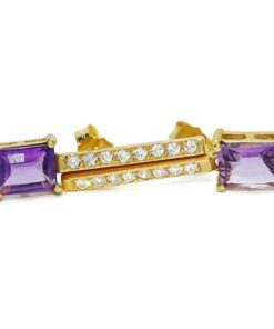 Preciosos pendientes en oro amarillo de 18k con 2 amatistas naturales de 8x6 y circonitas.