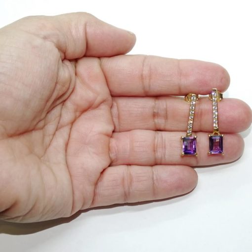 Preciosos pendientes en oro amarillo de 18k con 2 amatistas naturales de 8x6 y circonitas. - Imagen 3