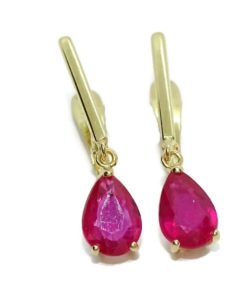 Preciosos pendientes en oro amarillo de 18k con 2 rubis naturales talla lagrima de 7x5