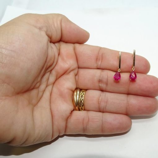 Preciosos pendientes en oro amarillo de 18k con 2 rubis naturales talla lagrima de 7x5 - Imagen 4