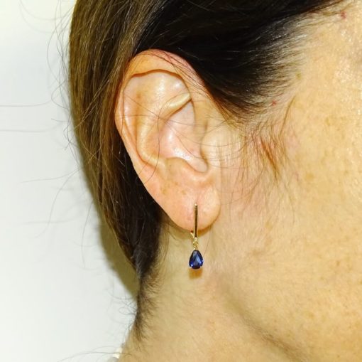 Preciosos pendientes en oro amarillo de 18k con 2 zafiros naturales talla lagrima de 7x5. - Imagen 2