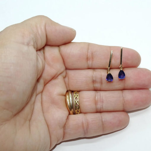 Preciosos pendientes en oro amarillo de 18k con 2 zafiros naturales talla lagrima de 7x5. - Imagen 3