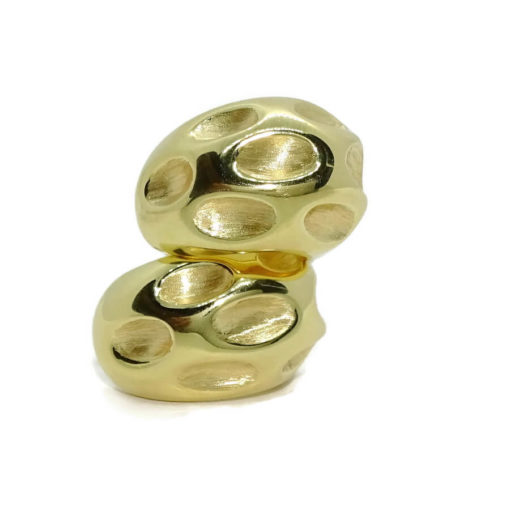 Pendientes oro amarillo mate y brillo de 18k salvaje oeste para mujer con cierre omega. - Imagen 4