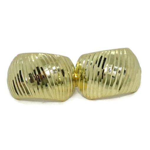 Pendientes para señora de oro amarillo de 18K media concha rallada todo brillo y cierre de pala - Imagen 7
