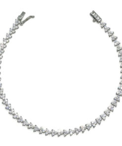 Preciosa pulsera de oro blanco de 18k con 158 circonitas blancas.