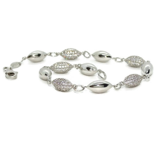 Preciosa pulsera con bellotas de oro blanco de 18k y circonitas. 19.00 cm de larga con cierre mosquetón. Peso; 6.35gr - Imagen 4