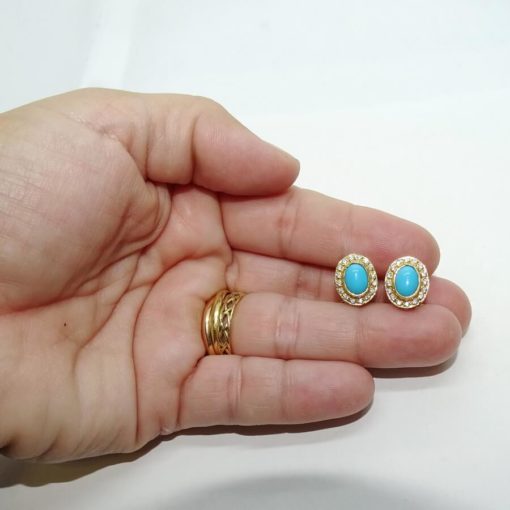 Preciosos pendientes de oro amarillo de 18k con turquesas y circonitas. Cierre omega. 1.30cm de largos. - Imagen 3
