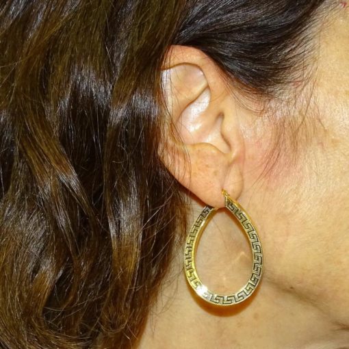 Pendientes de aro ondulado grande de oro amarillo de 18k con greca, tubo cuadrado de 4.00 mm y 4.00cm de largos - Imagen 2