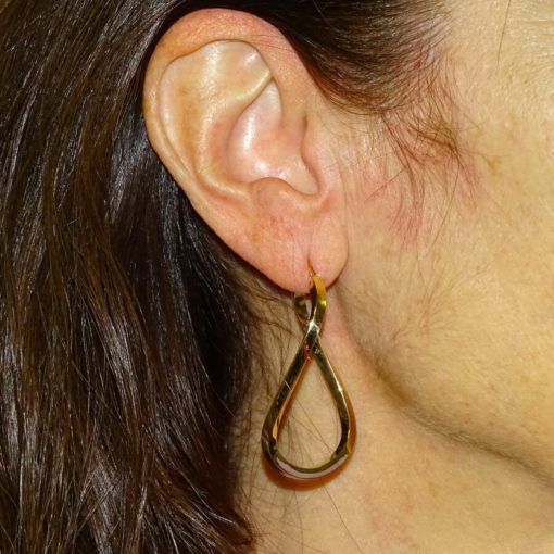 Originales pendientes tipo aros de oro amarillo de 18k de tubo cuadrado, medianos - Imagen 2