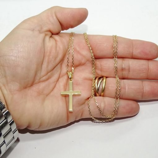 Cruz de oro amarillo de 18k de tubo cuadrado especial comuniónCruz de oro amarillo de 18k de tubo cuadrado especial comunión y mujer con cadena forzada - Imagen 3