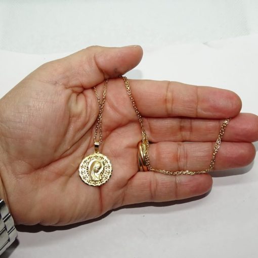 Medalla redonda calada de oro de 18k con la Virgen Niña de 18 mm calada y cadena forzada de 45cm todo oro 18k especial comunión y mujer. - Imagen 3