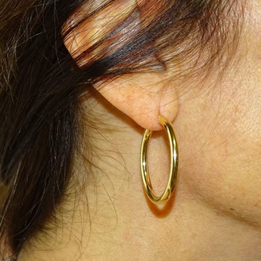 Pendientes aros de oro amarillo de 18k con tubo redondo de 3mm de grosor y 3.00cm de diámetro exterior. Peso; 2.70gr de oro de 1ª Ley Cierre fácil click - Imagen 2