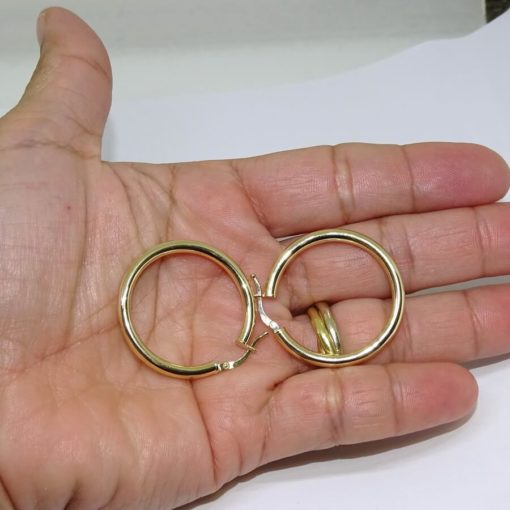 Pendientes aros de oro amarillo de 18k con tubo redondo de 3mm de grosor y 3.00cm de diámetro exterior. Peso; 2.70gr de oro de 1ª Ley Cierre fácil click - Imagen 3