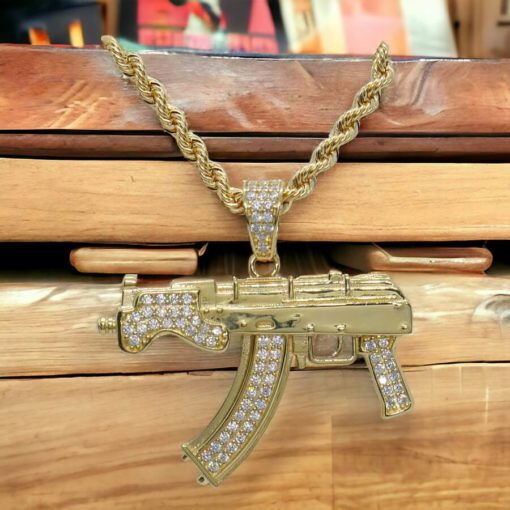 Collar de oro para hombre con AK-47 de oro y circonitas y cordón de oro de 3.30 mm y 60.00cm. 17.00 gr todo oro 18k