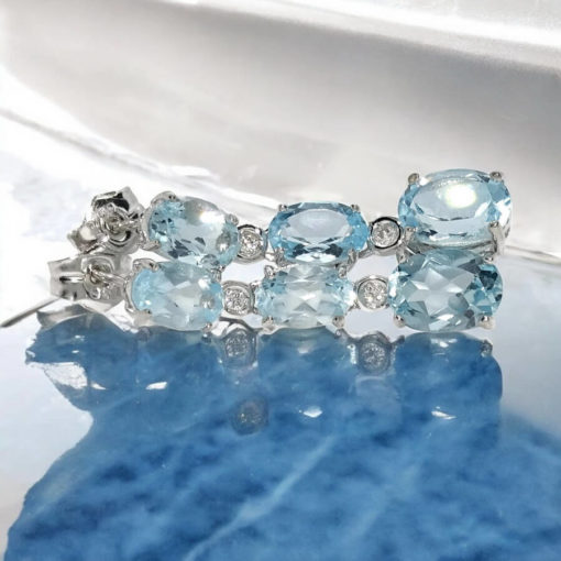 Preciosos pendientes con 6 topacios azules sky y 4 diamantes de 0.10cts montados en oro blanco de 18k - Imagen 4