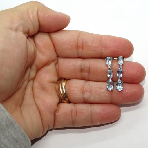 Preciosos pendientes con 6 topacios azules sky y 4 diamantes de 0.10cts montados en oro blanco de 18k - Imagen 3