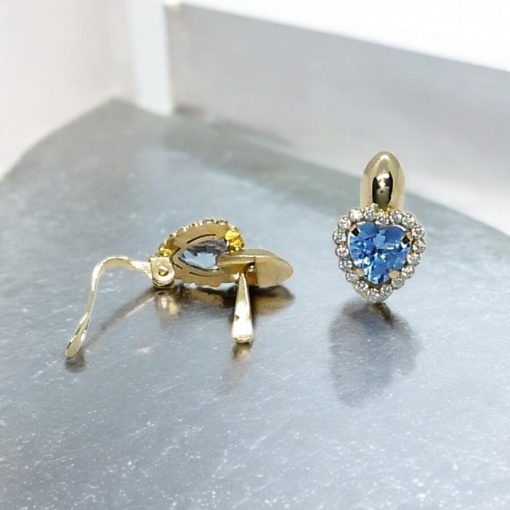 Originales pendientes de corazón en oro amarillo de 18k con circonitas. Cierre pala. - Imagen 4