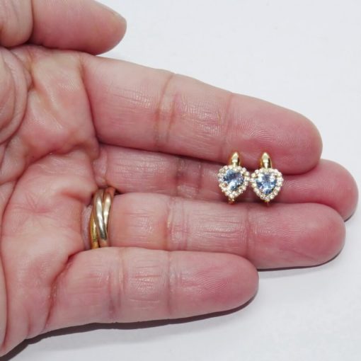 Originales pendientes de corazón en oro amarillo de 18k con circonitas. Cierre pala. - Imagen 3