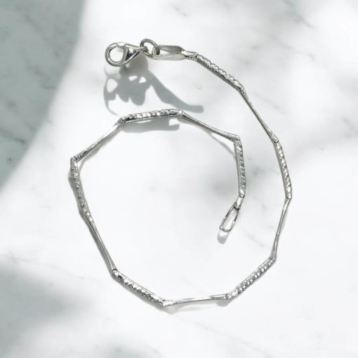Pulsera de oro blanco de 18k para mujer de eslabones rígidos con 35 circonitas. - Imagen 4