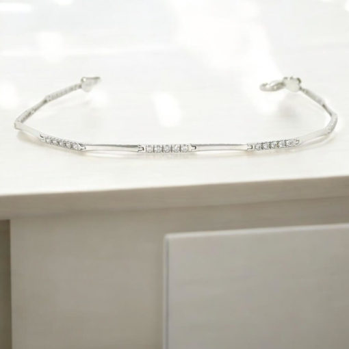 Pulsera de oro blanco de 18k para mujer de eslabones rígidos con 35 circonitas. - Imagen 6