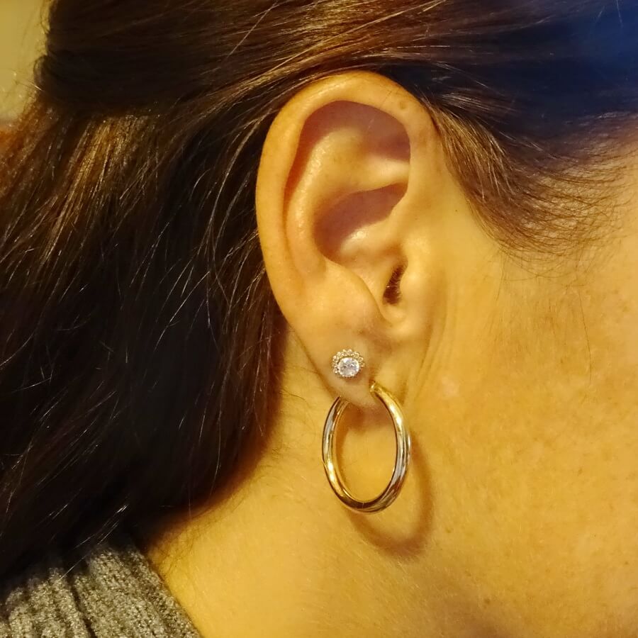 Pendientes aros de oro amarillo de 18K de tubo redondo 3mm de ancho por 2.50 cm de diámetro exterior. Peso; 2.30 gr de oro de 18k - Imagen 2