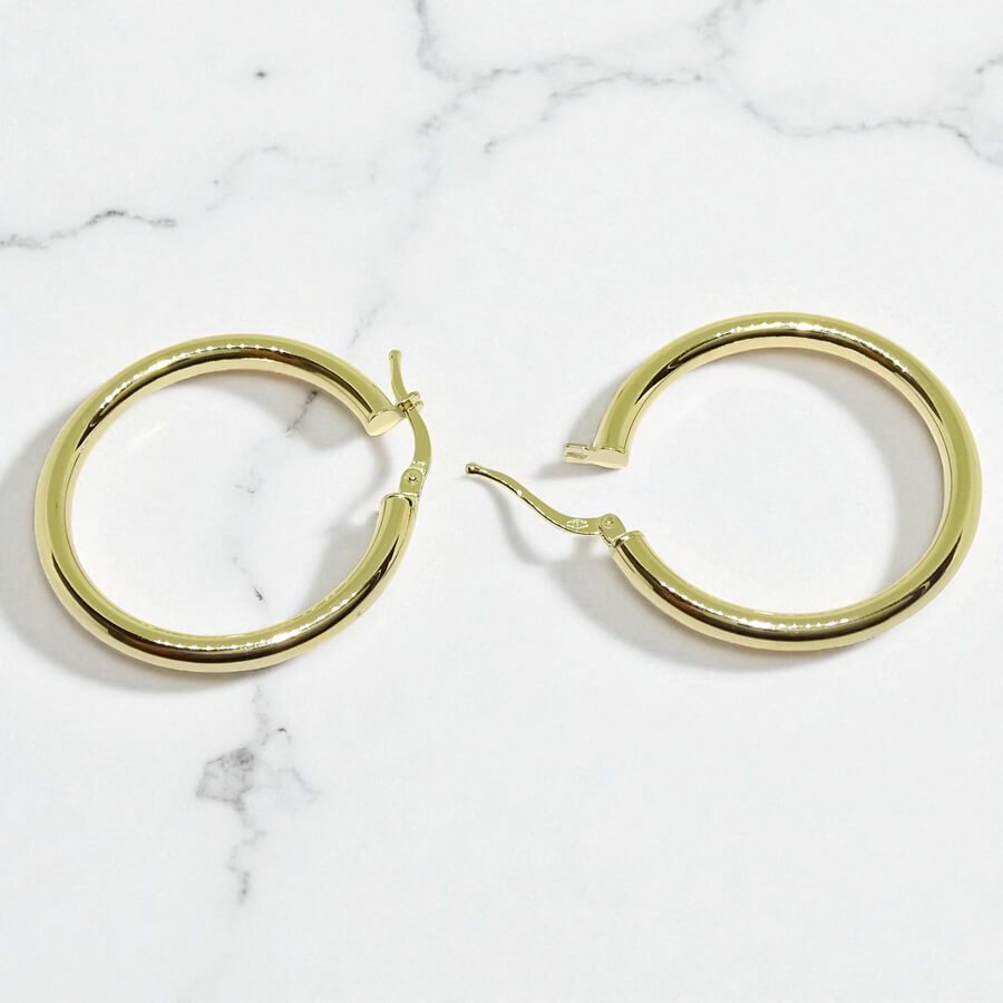 Pendientes aros de oro amarillo de 18K de tubo redondo 3mm de ancho por 2.50 cm de diámetro exterior. Peso; 2.30 gr de oro de 18k - Imagen 6