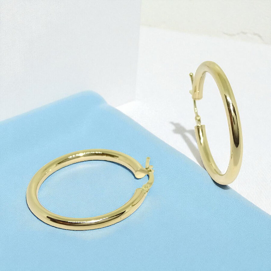 Pendientes aros de oro amarillo de 18K de tubo redondo 3mm de ancho por 2.50 cm de diámetro exterior. Peso; 2.30 gr de oro de 18k - Imagen 5