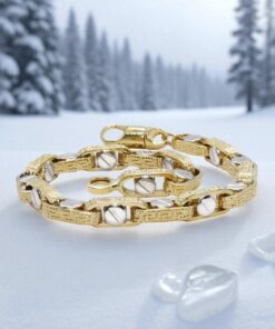 Pulsera para hombre de oro amarillo y oro blanco de 18k con greca y detalle de tornillo