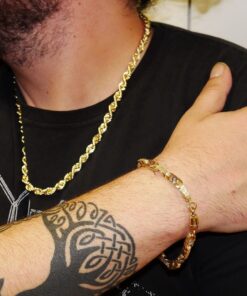 Alternative view of Pulsera para hombre de oro amarillo y oro blanco de 18k con greca y detalle de tornillo