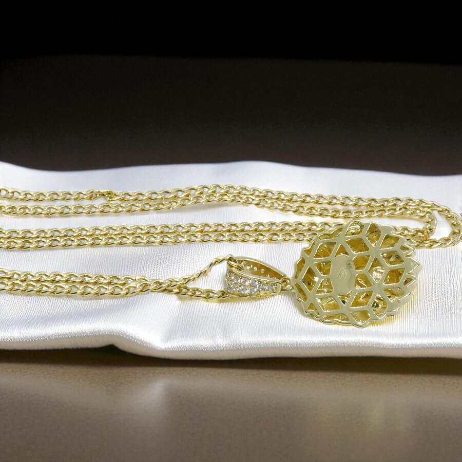 Colgante León tamaño discreto Oro Amarillo 18k con Circonitas y Cadena Barbada 60 cm , Alta Joyería Masculina - Imagen 4