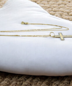 Cruz bicolor en oro amarillo y oro blanco de 18k con cadena para hombre o mujer mate y brillo 2.10 gr de oro de 18k. - Imagen 4