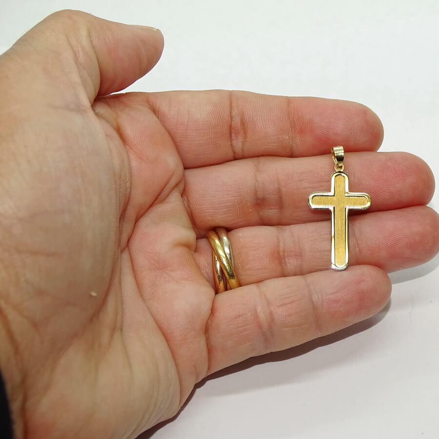 Cruz bicolor en oro amarillo y oro blanco de 18k para hombre o mujer mate y brillo 1.10 gr de oro macizo - Imagen 2