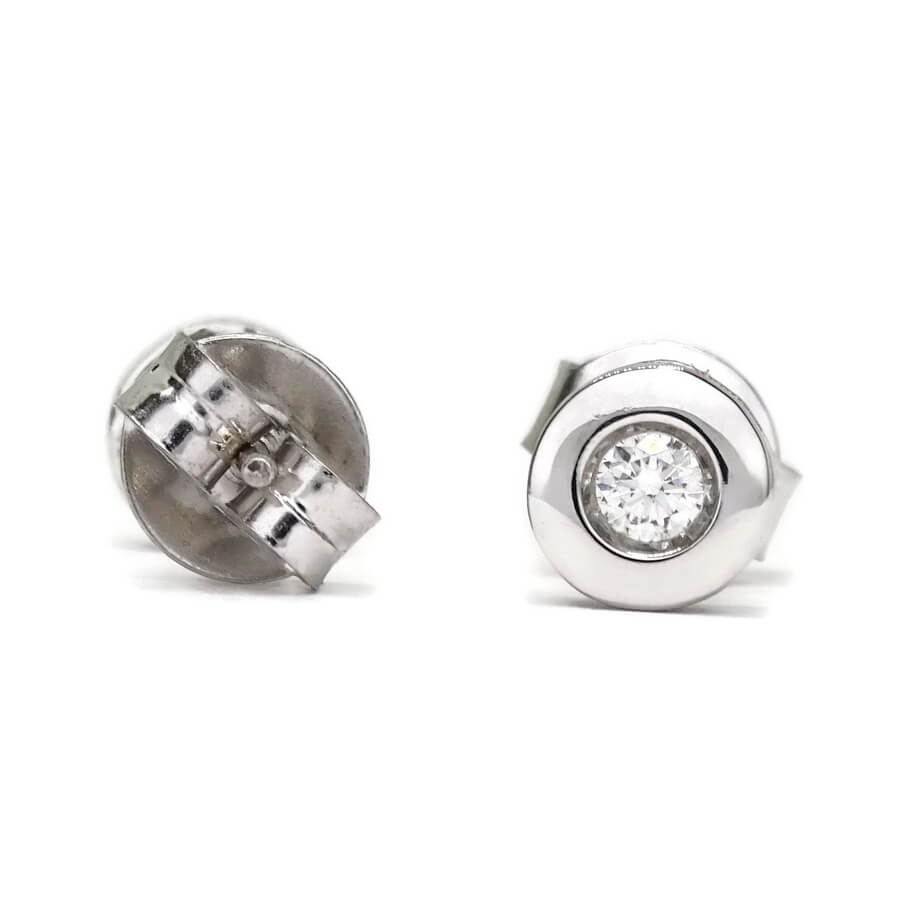 Pendientes de oro blanco de 18 k con dos diamantes talla brillante de 0.12 cts (0.60 cm de diámetro, cierre de presión). - Imagen 4