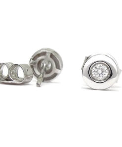 Pendientes de oro blanco de 18 k con dos diamantes talla brillante de 0.12 cts (0.60 cm de diámetro, cierre de presión). - Imagen 3