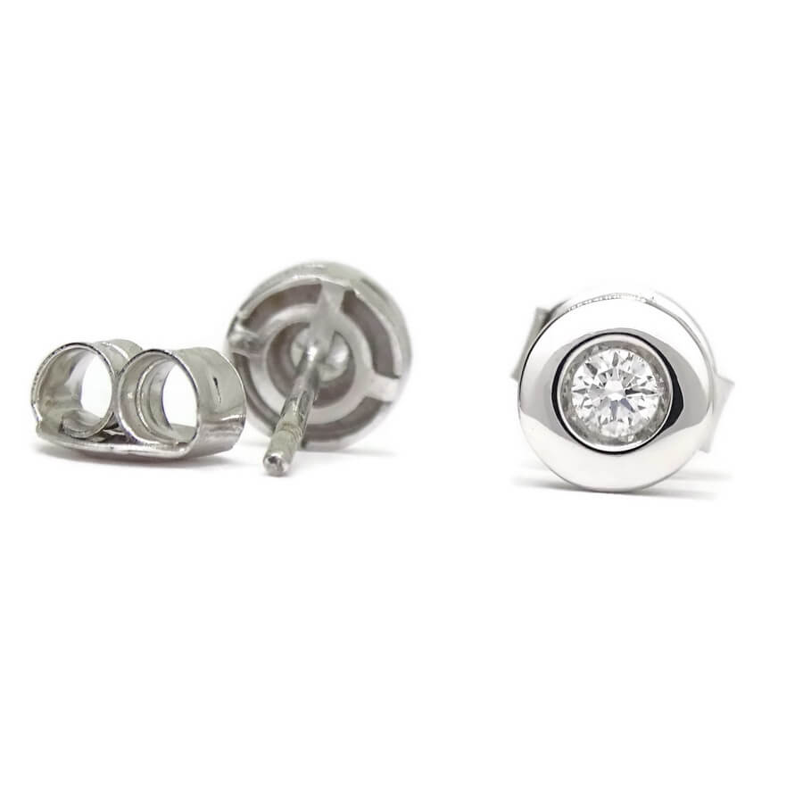 Pendientes de oro blanco de 18 k con dos diamantes talla brillante de 0.12 cts (0.60 cm de diámetro, cierre de presión). - Imagen 3
