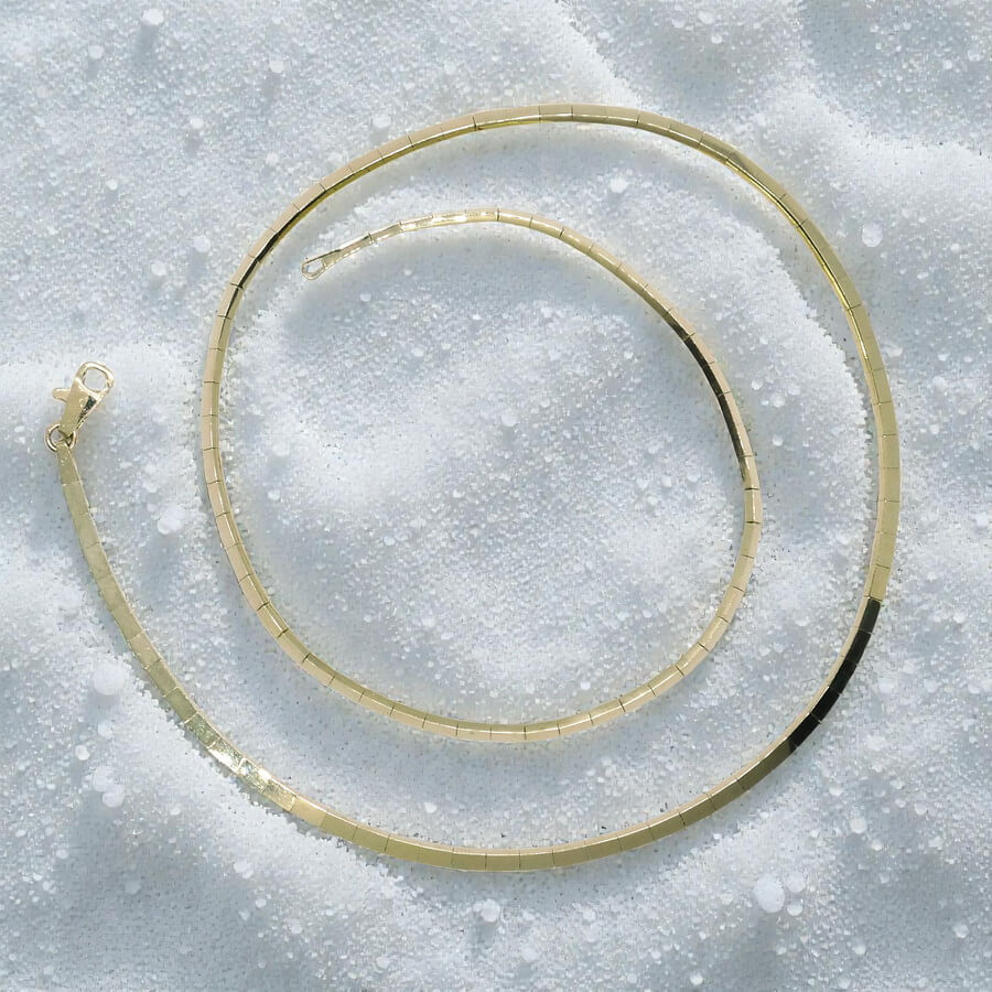 Collar Omega Semirrígido en Oro de 18k — 10,50 g ✨ Un diseño que combina fuerza y suavidad - Imagen 8