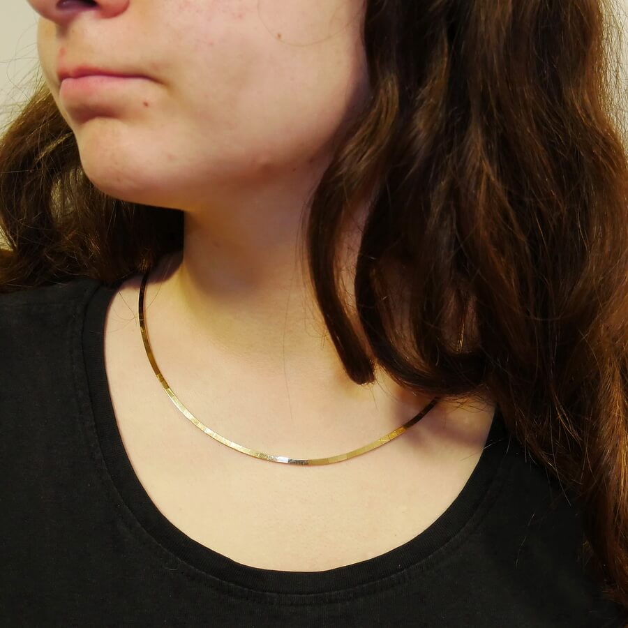 Collar Omega Semirrígido en Oro de 18k — 10,50 g ✨ Un diseño que combina fuerza y suavidad - Imagen 10