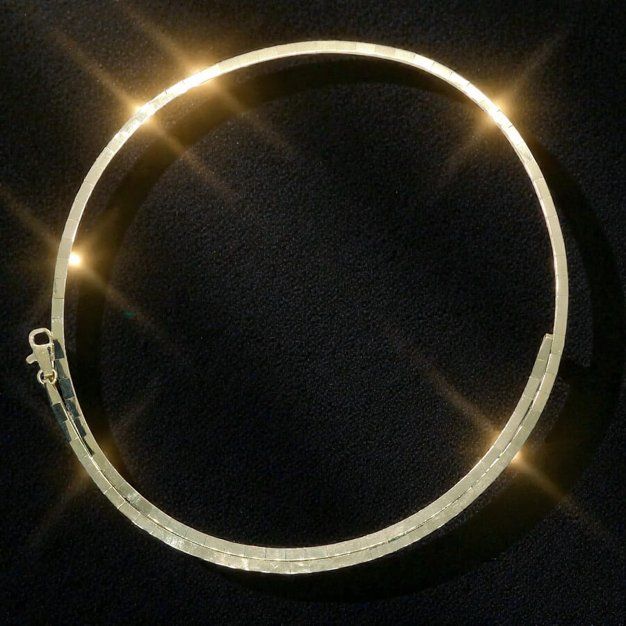 Collar Omega Semirrígido en Oro de 18k — 10,50 g ✨ Un diseño que combina fuerza y suavidad